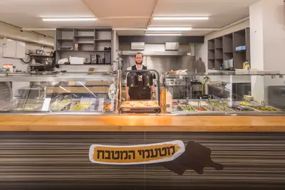 החצר