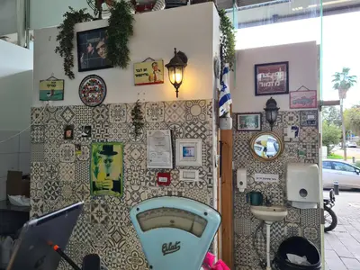 אַהֲרון פָלָאפֶל סַבִּיח