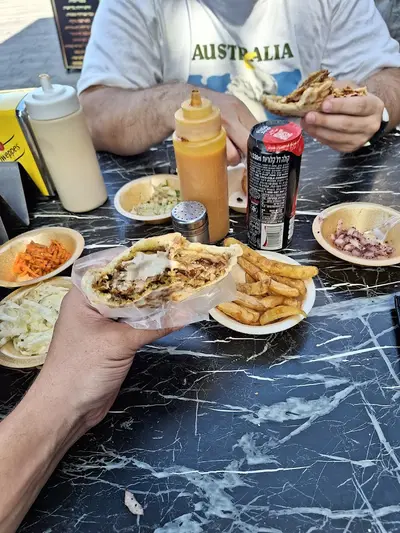 טעים טעים שווארמה, המבורגר, פלאפאל