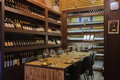 שמחה בר יין של השף אוראל אוחיון -כשר simha wine bar