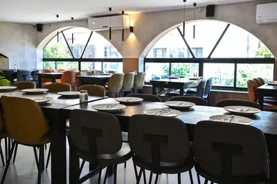 Avi's Restaurant