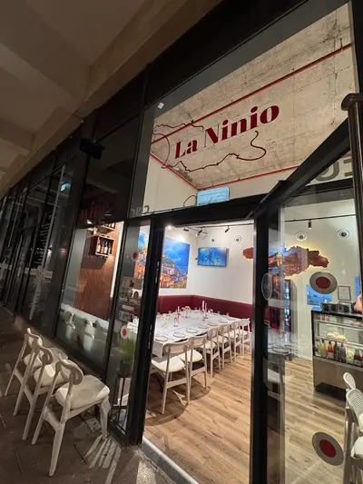 לה ניניו (La Ninio) Georgian street food & more