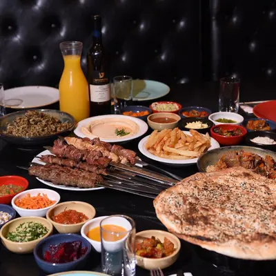 Pinat HaShlosha restaurant