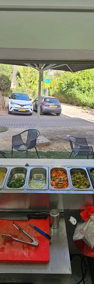 רפאלי פלאפל באגט ותבשיל ירושלמי