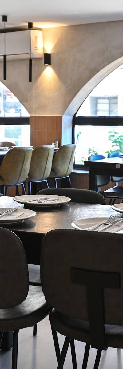 Avi's Restaurant
